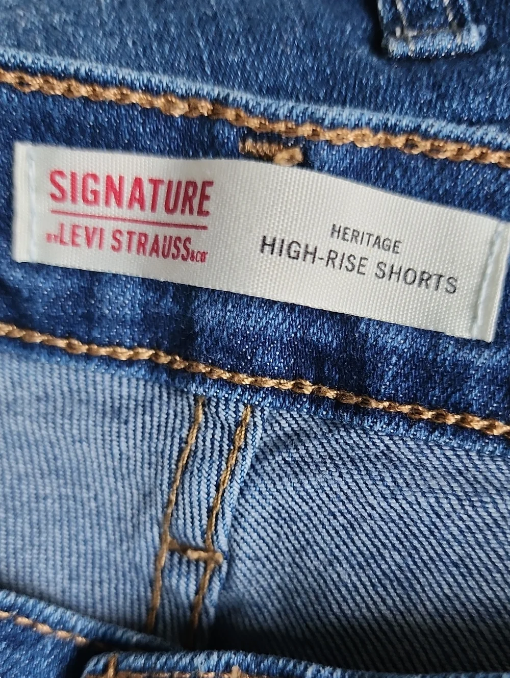 Signature By Levi's Ladies HIGH rise SHORTS
